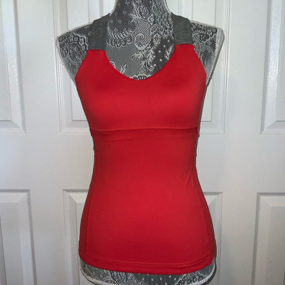 Lululemon workout top size 4